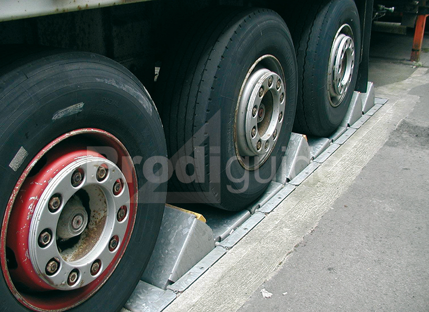 Cale de roue de camion pour bloquer lors d'un chargement