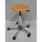 tabouret en bois industriel sur roulette