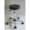 Tabouret de labo sur roulettes